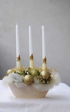 Svietnik s tromi sviečkami